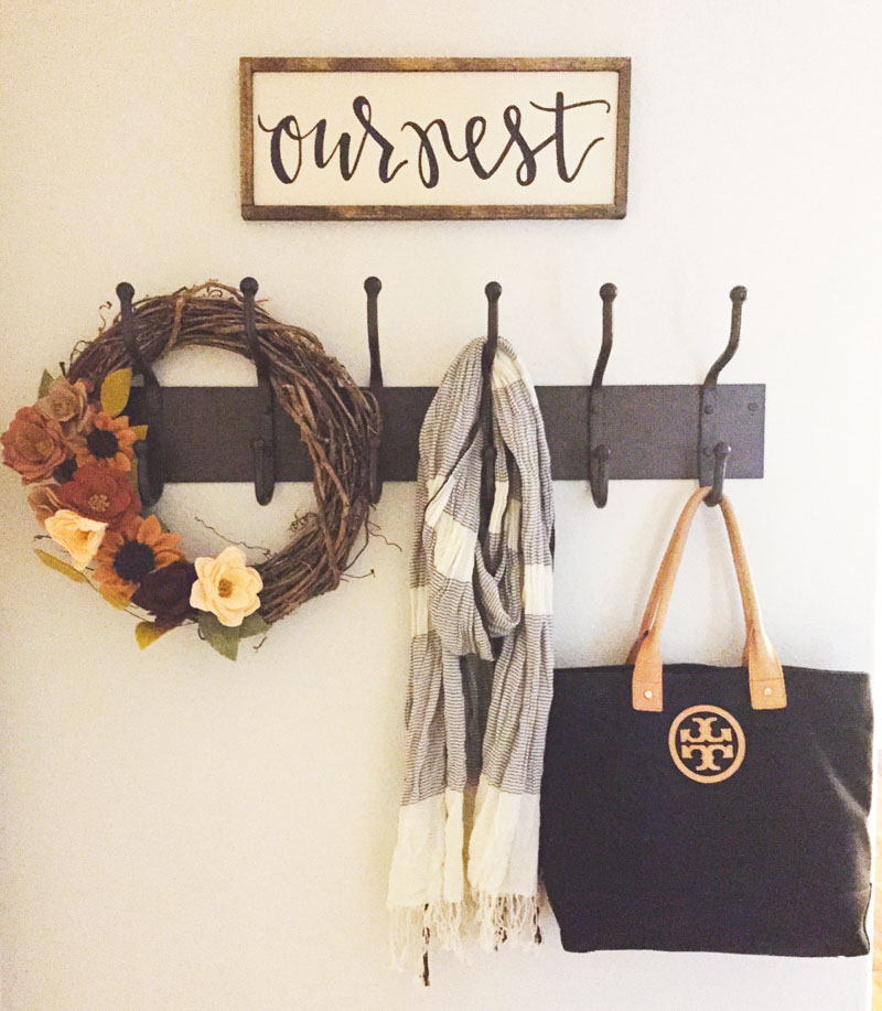 Modern Farmhouse Fall Entryway - Fall Farmhouse Home Decor - Fall Wreath with Flowers -1111 Light Lane (1 of 1)