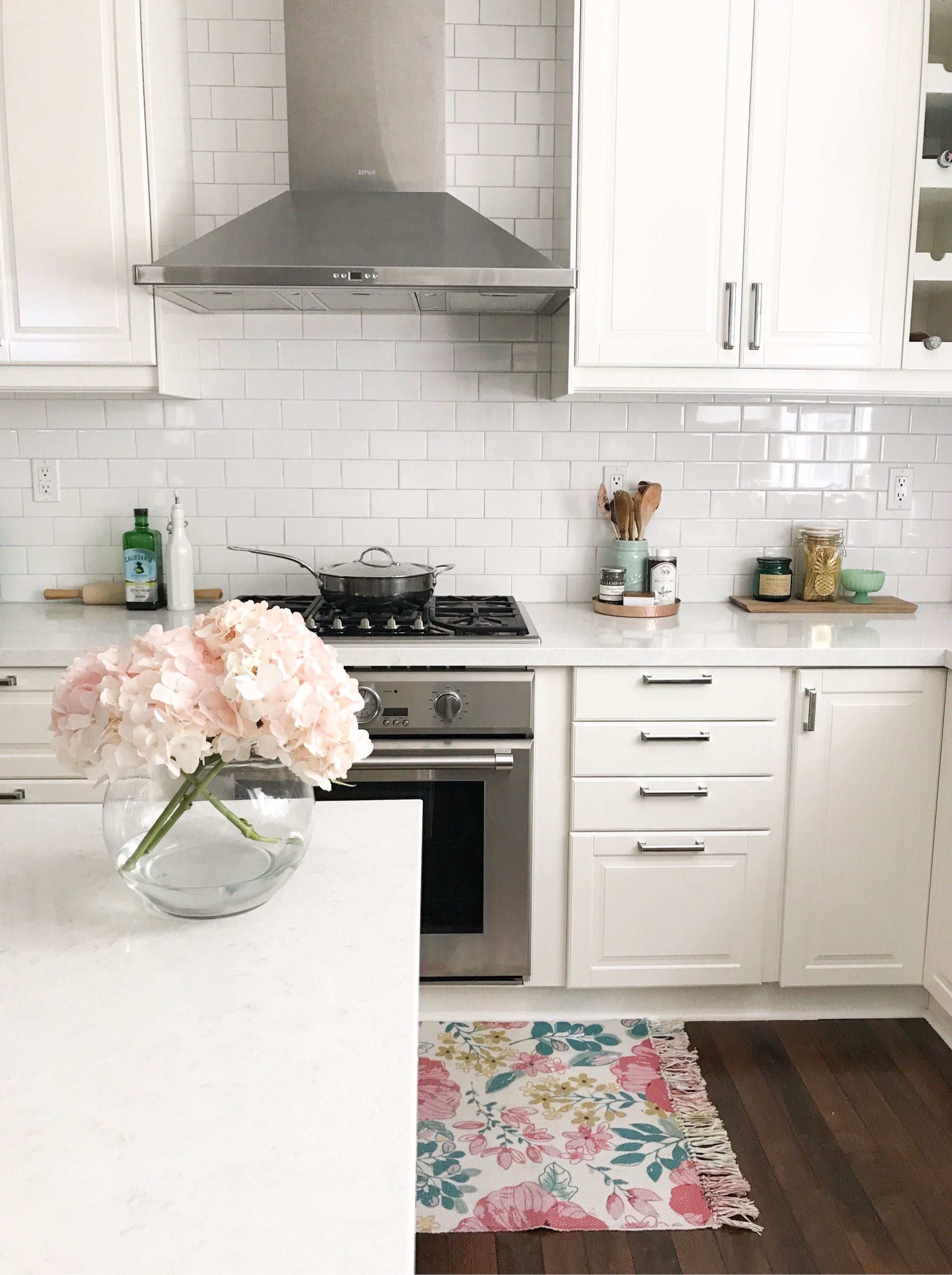 13 Lovely White Kitchen Cabinet Ideas We'll Always Love