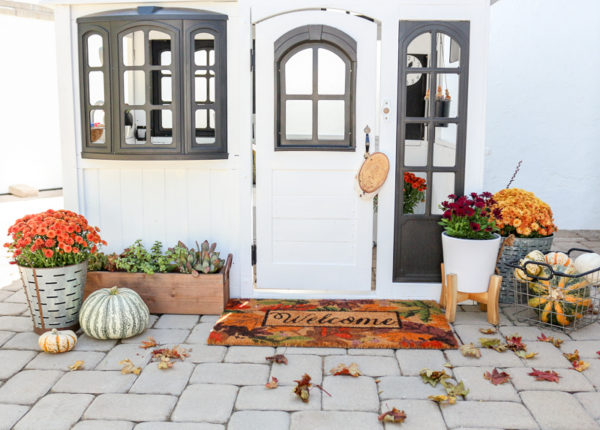 Modern Farmhouse Playhouse Hack: Decorated for Fall - 1111 Light Lane