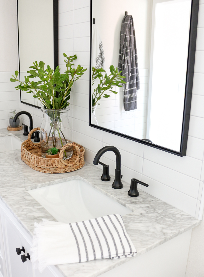 31 Modern Farmhouse Bathroom Ideas with Timeless Design